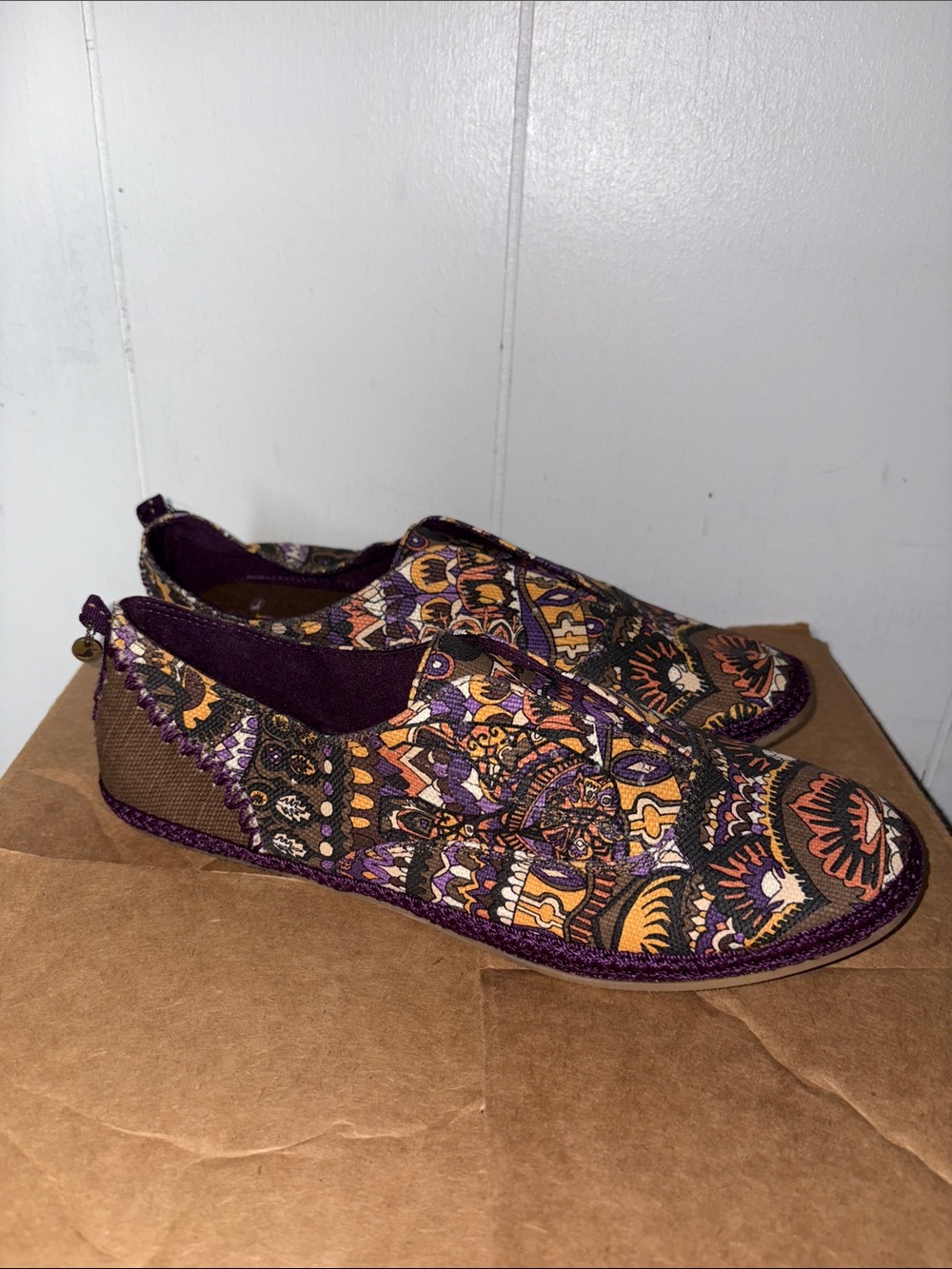 Sakroots Slip-On Patterned Women's Shoes in Purple and Brown size 9